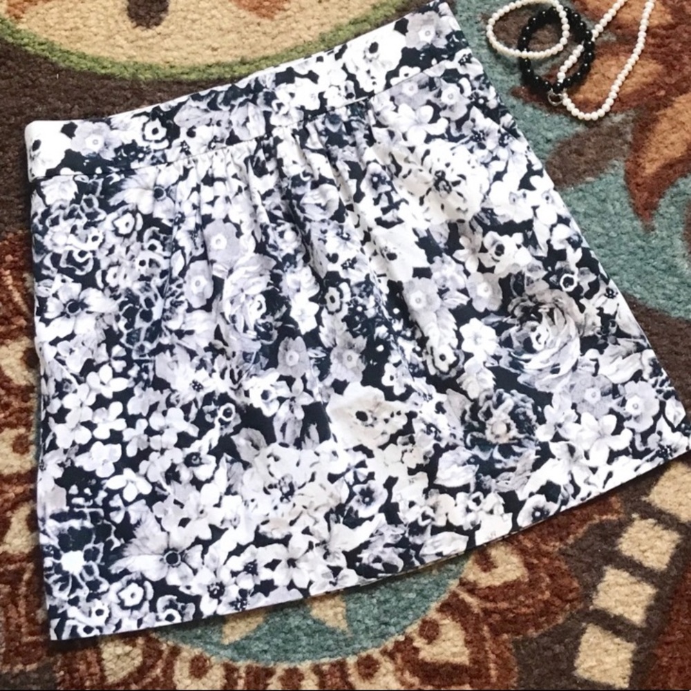 GAP • Floral A-Line Skirt